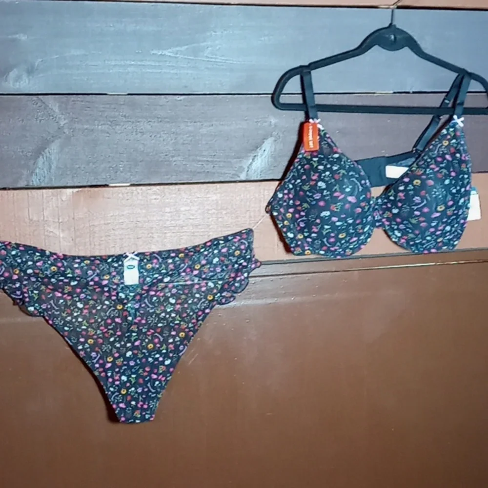 NWT Feminine Parade Multiple sizes sexy Black Floral Padded Underwire bra  Thong - Picture 6 of 13
